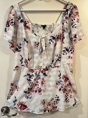 torrid Floral Printed Bow Tie Front Short Sleeve Blouse- Size 2X